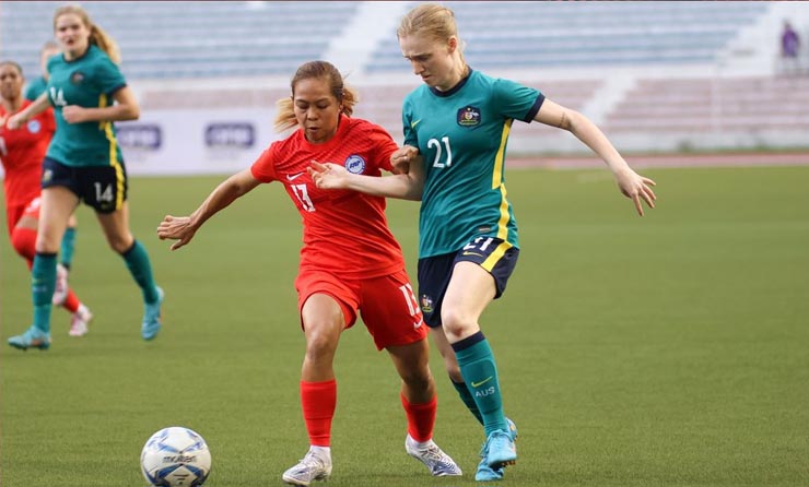 Nữ Australia (áo xanh) đại thắng nữ Singapore