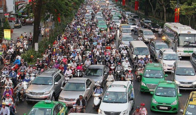 Kẹt xe các tuyến đường xung quanh khu vực sân bay Tân Sơn Nhất