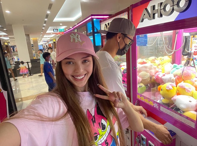 Cặp đôi tận hưởng cuộc sống vợ chồng son