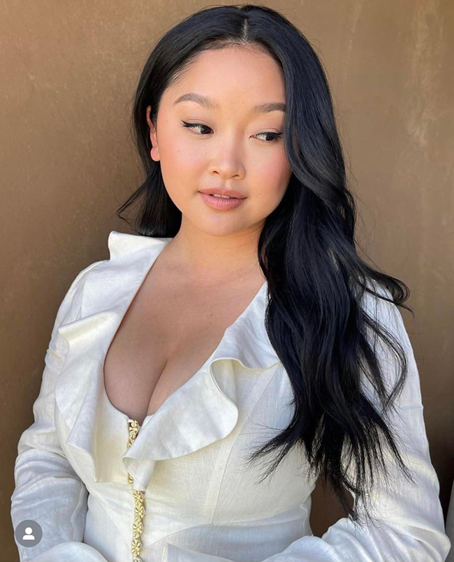 Lana Condor (sinh năm 1997). Tên thật của cô là Trần Đồng Lan. Trong những năm tháng tuổi thơ cô sống ở trại mồ côi tại Cần Thơ sau đó được cặp vợ chồng người Mỹ nhận nuôi.
