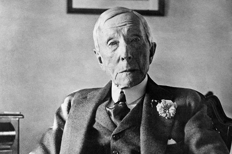 12. John D. Rockefeller

Điều đáng ngạc nhiên là Rockefeller, một trong những người Mỹ giàu có nhất mọi thời đại không tốt nghiệp đại học. Người sáng lập Standard Oil Company, ông trùm và nhà từ thiện chỉ có bằng cấp 3, một chút hiểu biết về sổ sách kế toán khi ông đi làm năm 16 tuổi.


