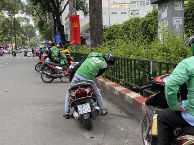 Khách hàng sốc nặng vì Grab phụ thu phí… nắng nóng