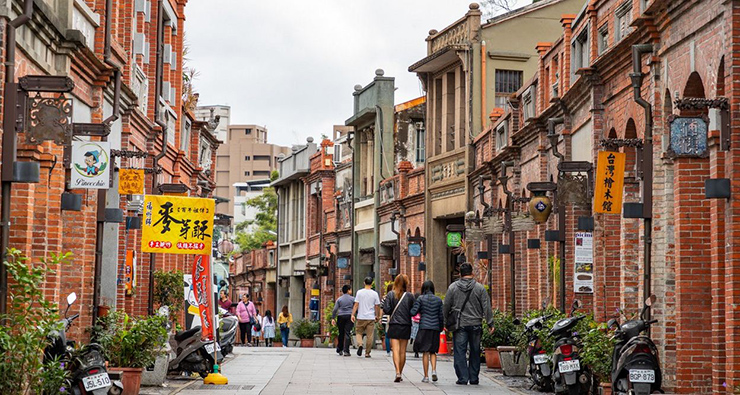 Phố cổ Sanxia: Đây là một khu chợ sầm uất với đủ loại hàng hóa. Bạn nên đến sớm để tránh đông đúc khách du lịch và khi các cửa hàng chưa mở cửa để có thể ngắm nhìn hết vẻ đẹp kiến ​​trúc nơi đây.