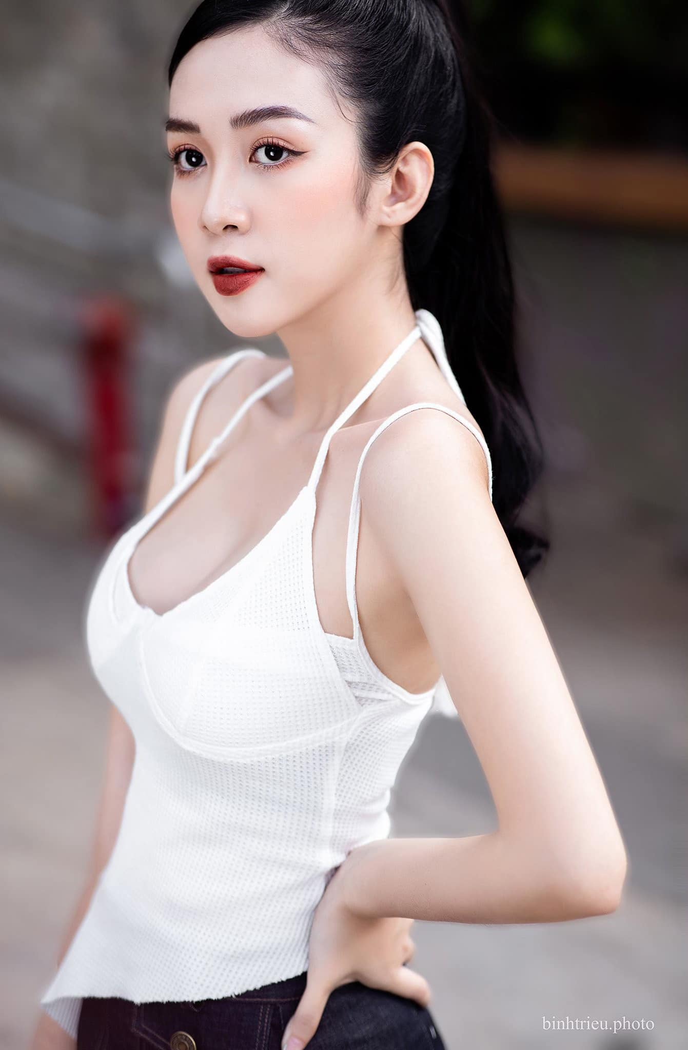 Nữ sinh 10x đa năng khi đảm nhận nhiều công việc khác nhau.