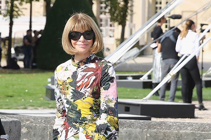 3. Anna Wintour

Bà là tổng biên tập đầy quyền lực của tạp chí Vogue danh tiếng. Bà từng theo học trường nữ sinh North London Collegiate nhưng chưa bao giờ học đại học.&nbsp;Là con gái của một biên tập viên báo chí, bà nhanh chóng vươn lên nhờ các ấn phẩm thời trang chất lượng.
