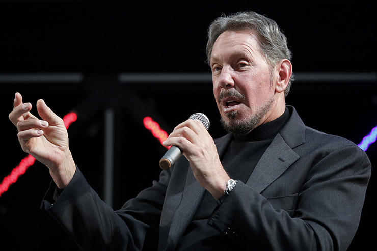 4. Larry Ellison

Tỷ phú Larry có một cuộc sống đầy biến động khi là con của một bà mẹ đơn thân cho tới việc mua cả hòn đảo Hawaii cho riêng mình. Ông từng bỏ học 2 lần, Đại học Illinois tại Urbana-Champaign vào năm thứ 2 và Đại học Chicago chỉ với một học kỳ.
