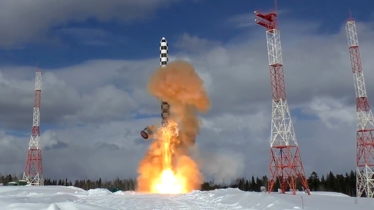 Nga phóng thử siêu tên lửa Sarmat (ảnh: RT)