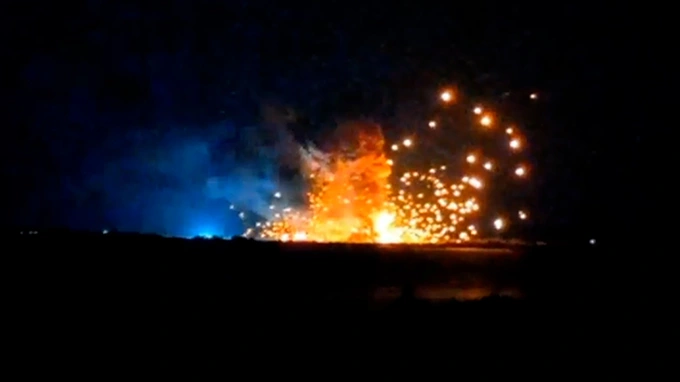 Một vụ nổ ở Kherson&nbsp;do lực lượng Ukraine phản công (ảnh: CNN)