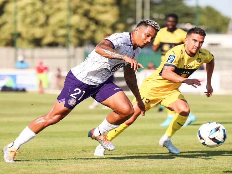 Trực tiếp bóng đá Toulouse - Pau FC: ”Món quà” bất ngờ cuối trận (Hết giờ)