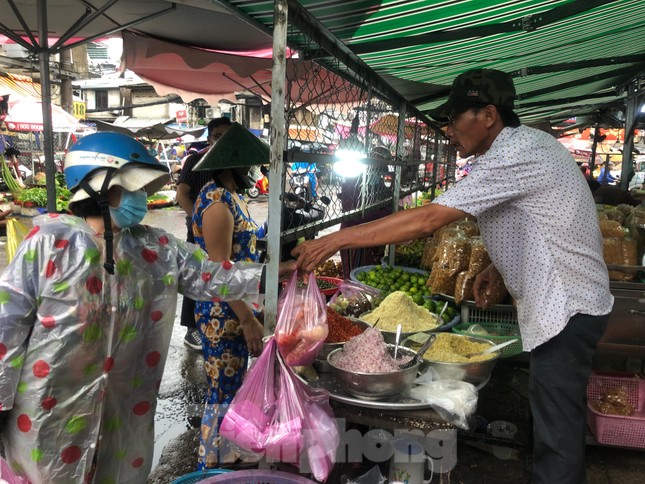 Nhiều mặt hàng rau, ớt tăng giá, đứt hàng do ảnh hưởng từ thời tiết, giá xăng dầu...