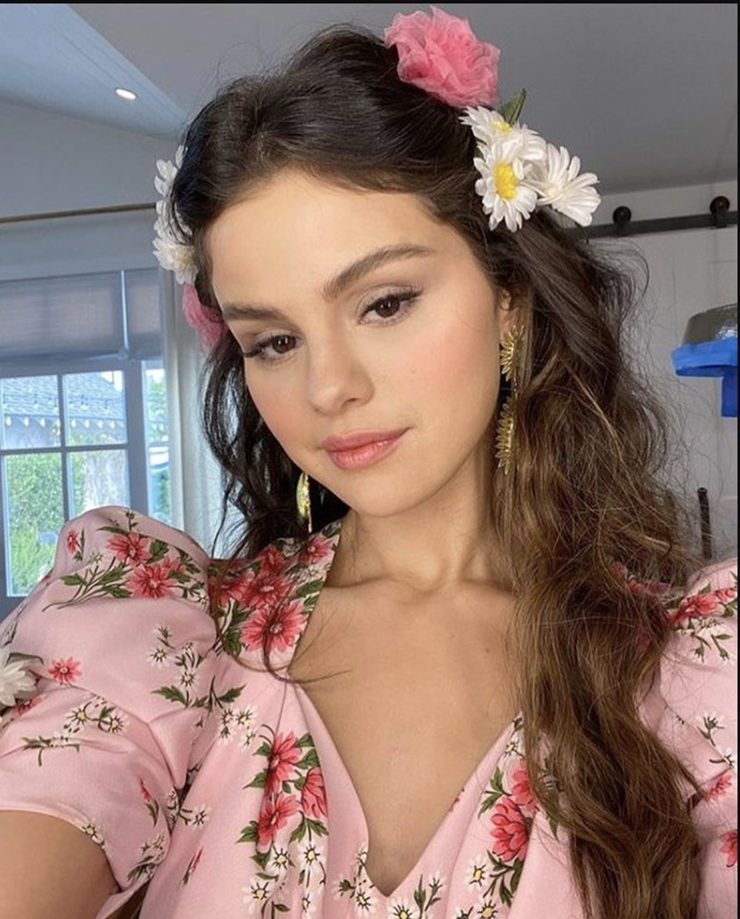 Nhưng Selena Gomez đã chứng minh điều ngược lại. Cô tự tin mặc những gì mình muốn kể cả vóc dáng có phần &#34;phì nhiêu&#34;.&nbsp;
