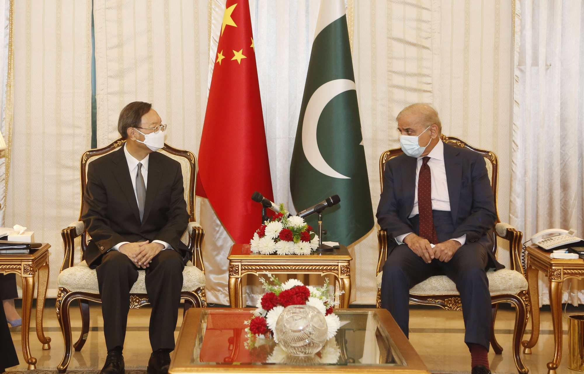 Ông Dương Khiết Trì - một nhà ngoại giao hàng đầu Trung Quốc - hội kiến Thủ tướng Pakistan hồi tháng 6. Ảnh: Tân Hoa xã