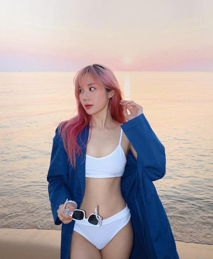 Nữ streamer Mina Young “đốt mắt” fan hâm mộ với trang phục bikini gợi cảm - 7