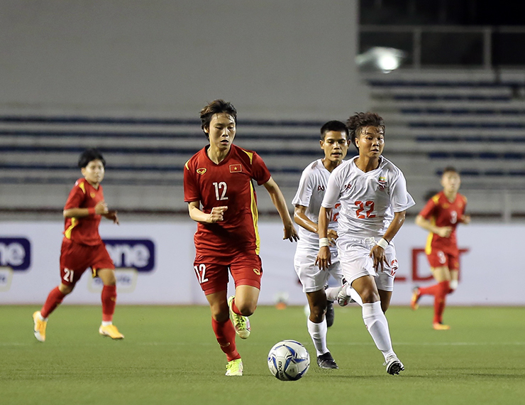 Hải Yến thi đấu xông xáo ở trận đấu giữa ĐT nữ Việt Nam và ĐT nữ Myanmar.