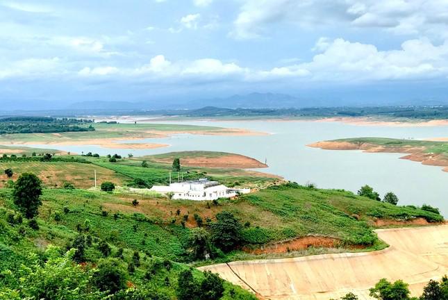 Năm 2017, UBND tỉnh Kon Tum phê duyệt xây dựng công trình cấp nước sinh hoạt thị trấn Sa Thầy, công suất 5.100m3/ngày.