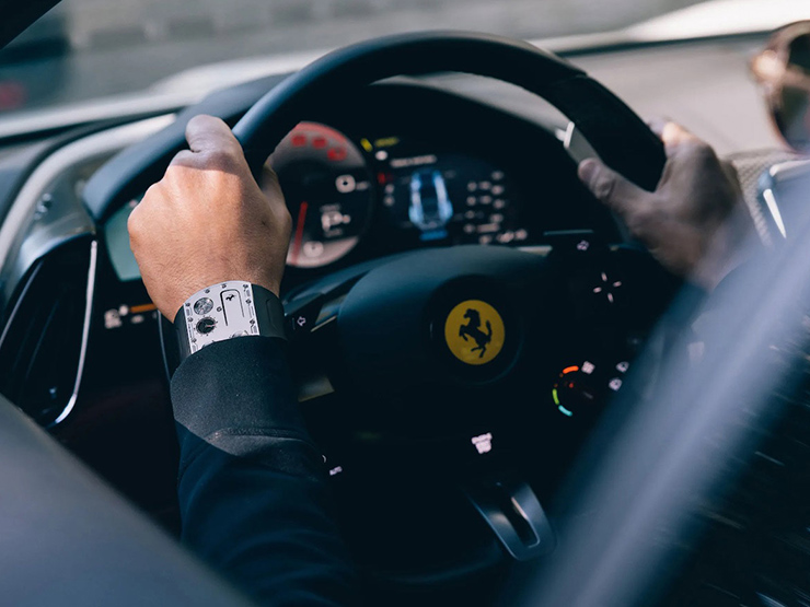 Chiếc đồng hồ cơ mỏng nhất thế giới từ Ferrari, giá 42 tỷ đồng