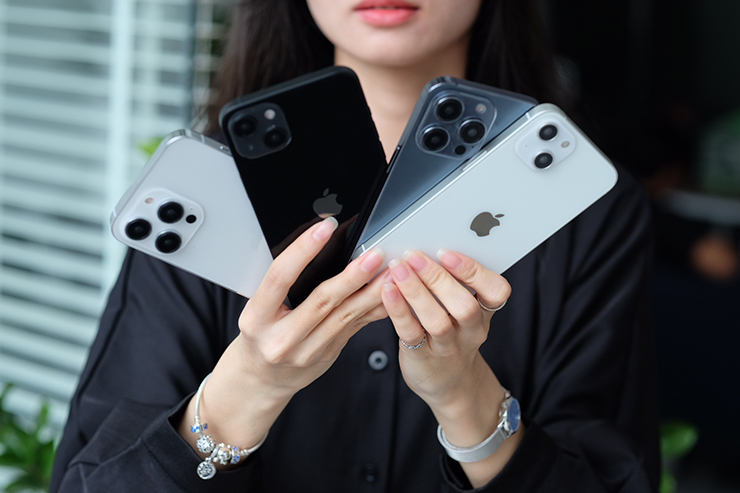 HOT: Mô hình bộ tứ iPhone 14 bất ngờ xuất hiện tại Việt Nam - 1