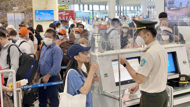 Những sân bay lớn như Nội Bài, Tân Sơn Nhất, Phú Quốc... những ngày hè này luôn trong trạng thái cao điểm. Ảnh: NIA