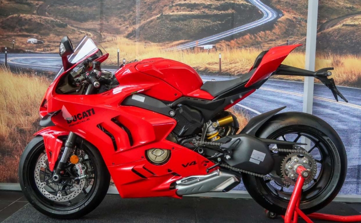 2023 Ducati Panigale V4 cập nhật nhiều trang bị, giá hơn 762 triệu đồng - 1