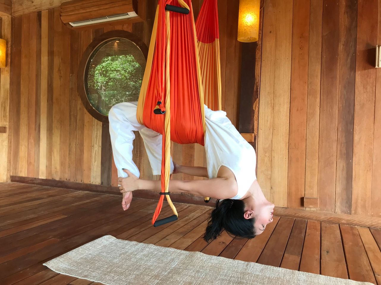 Ngoài ra, Giáng My còn đặc biệt yêu thích bộ môn yoga bay.