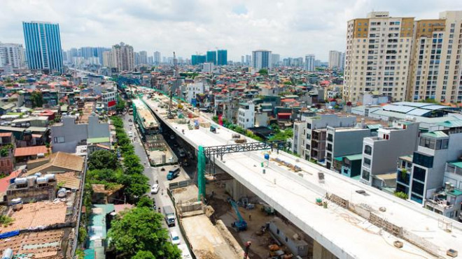 Đến nay, tiến độ gói thầu đoạn từ cầu Vĩnh Tuy đến Chợ Mơ đã hoàn thành trên 90% khối lượng, công việc còn lại như lắp đặt lan can, tường chống ồn... đang được tập trung thực hiện. Dự án dự kiến hoàn thành vào cuối năm 2022, đầu năm 2023.