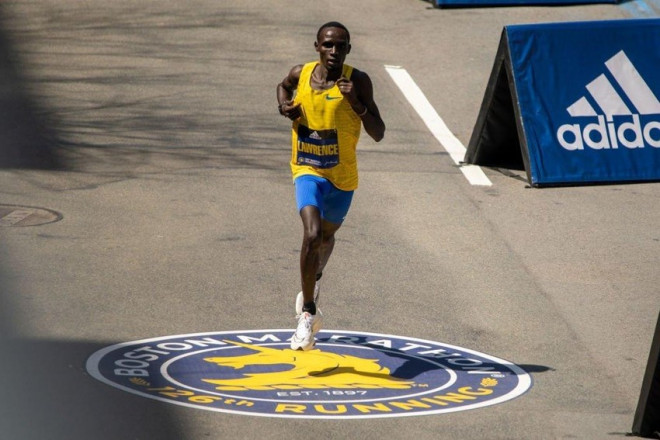 VĐV marathon người Kenya - Lawrence Cherono. Ảnh: GETTY