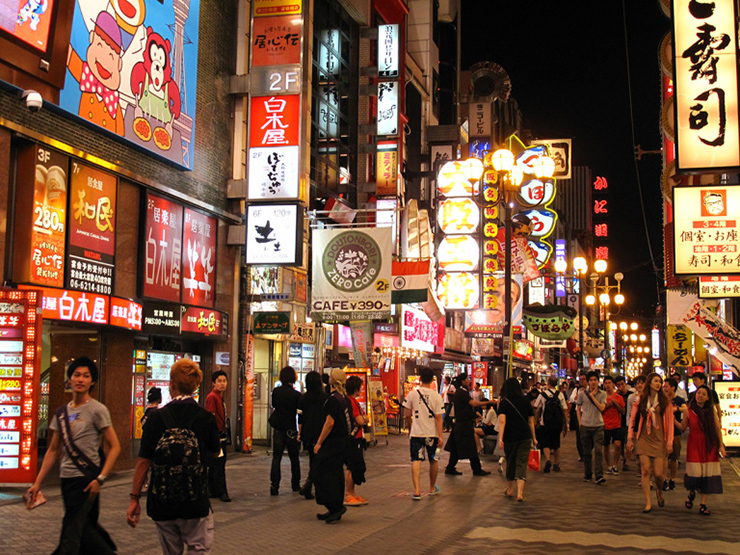 Dotonbori: Dotonbori được coi là một trong những điểm du lịch nổi tiếng nhất của Osaka. Dotonbori sẽ làm hài lòng du khách với nhiều nhu cầu khác nhau bởi đây là một khu mua sắm và giải trí nổi tiếng, cũng là một địa điểm ẩm thực ngon.
