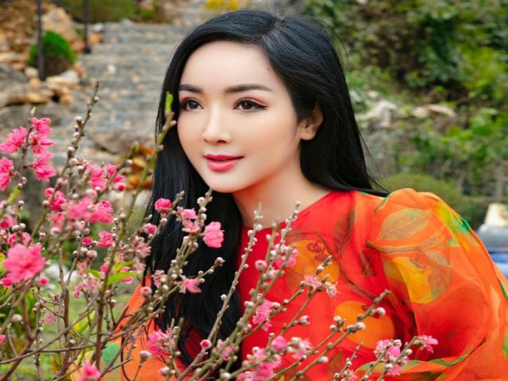 Ở tuổi 51, đây là hoa hậu Việt khiến người ta phải trầm trồ vì ”trẻ mãi không già”
