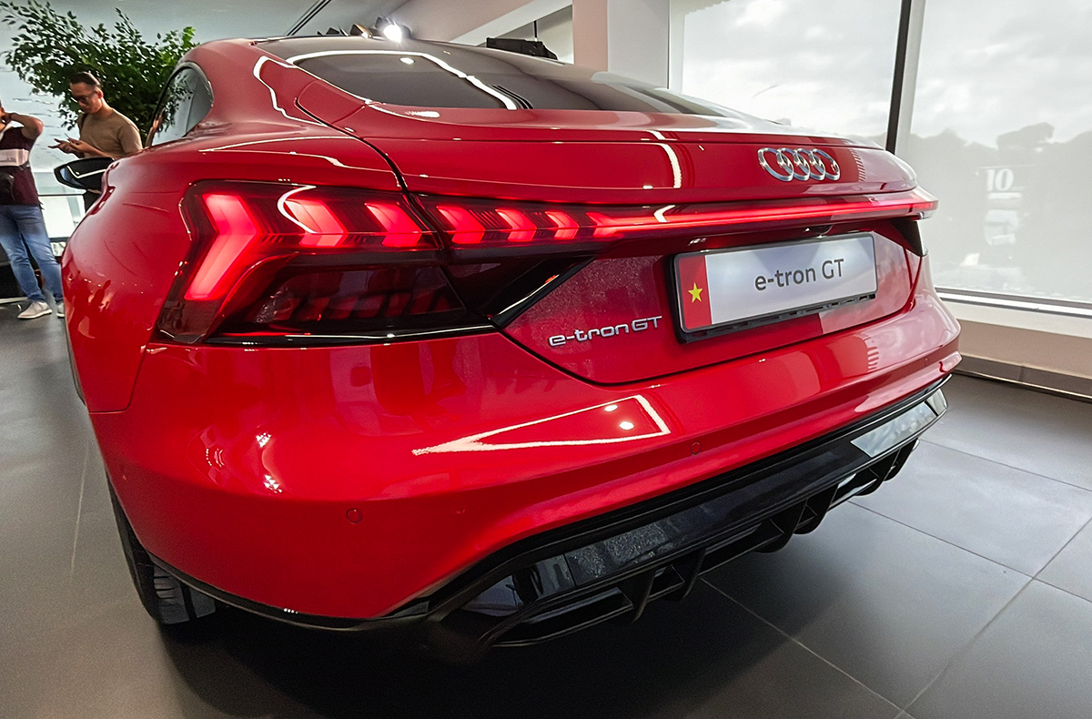 Audi ra mắt xe điện e-Tron GT tại Việt Nam, giá 5 tỷ đồng - 7