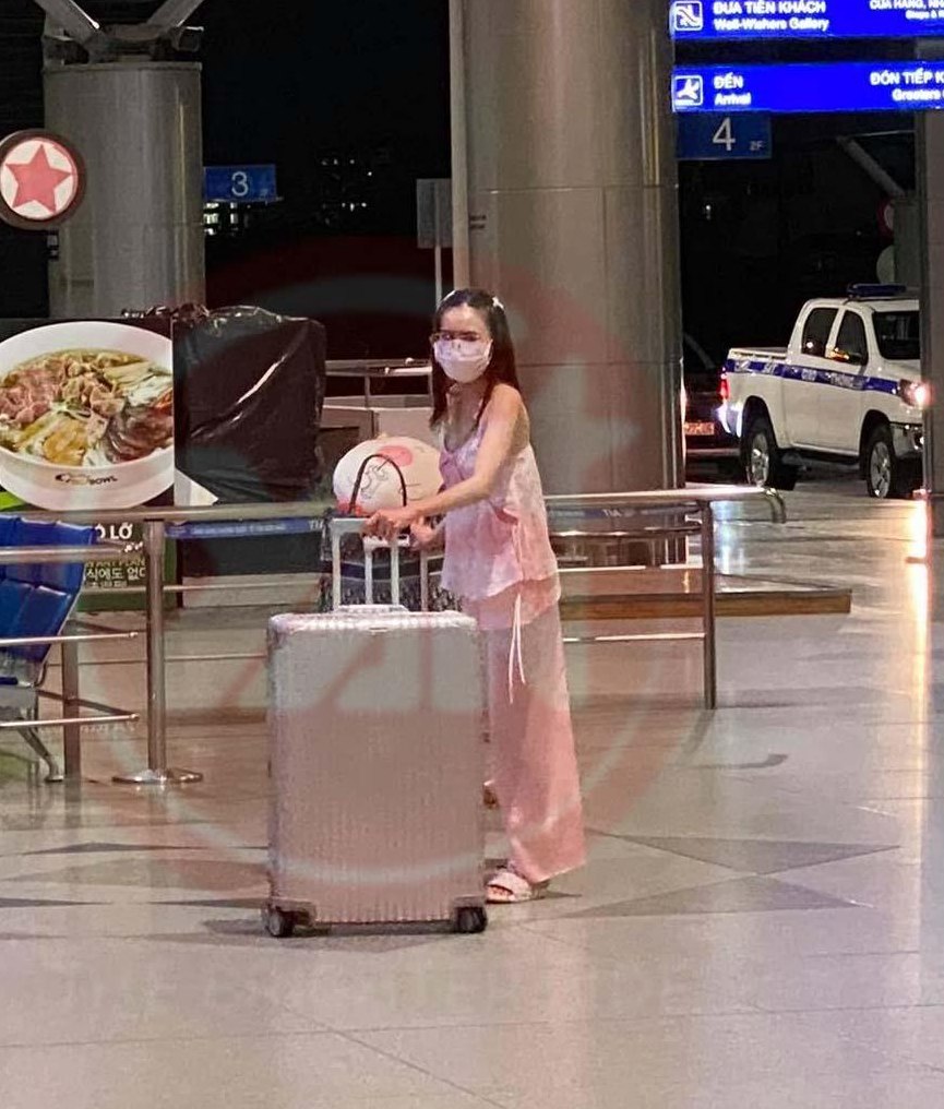 Ninh Dương Lan Ngọc mặc đồ ngủ ra sân bay cũng không hot bằng mỹ nhân này! - 5