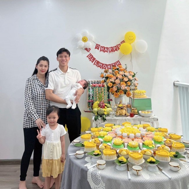 Bà xã Quế Ngọc Hải tên Dương Thùy Phương (sinh năm 1995) từng đạt danh hiệu Hoa khôi Đại học Vinh và là người đẹp nổi tiếng ở TP.Vinh, Nghệ An. Cả hai kết hôn và đã có hai con, bé gái sinh tháng 7/2018 và bé trai chào đời tháng 4 vừa qua.
