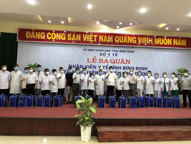 Đoàn công tác của ngành y tế Bình Định trong một lần ra quân phòng chống dịch Covid-19