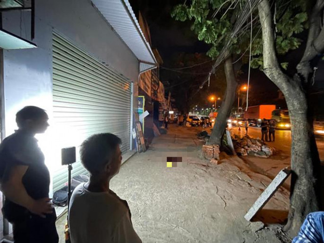 Hiện trường vụ án xảy ra tối 18-7 trên đường Nguyễn Văn Linh khiến 1 người bị chém tử vong