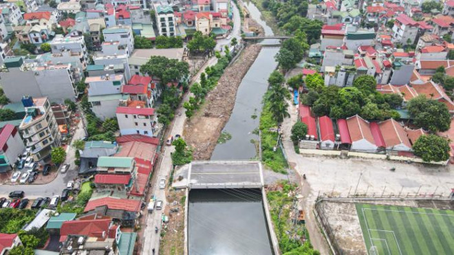 Tìm hiểu của PV Báo Giao thông, hiện nay TP Hà Nội đã yêu cầu các sở, ngành liên quan báo cáo và có giải pháp thi công hoàn thành theo đúng tiến độ yêu cầu. Với trạm bơm Yên Nghĩa, chậm nhất tháng 12 năm nay, Sở NN&amp;PTNT phải xong việc xây dựng kênh dẫn nước để trạm bơm hoạt động đủ công suất khi trời mưa lớn.