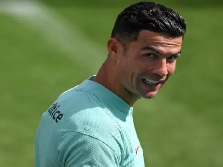 Ronaldo lộ diện ở quê nhà, Ten Hag tính xây đội hình MU phục vụ CR7