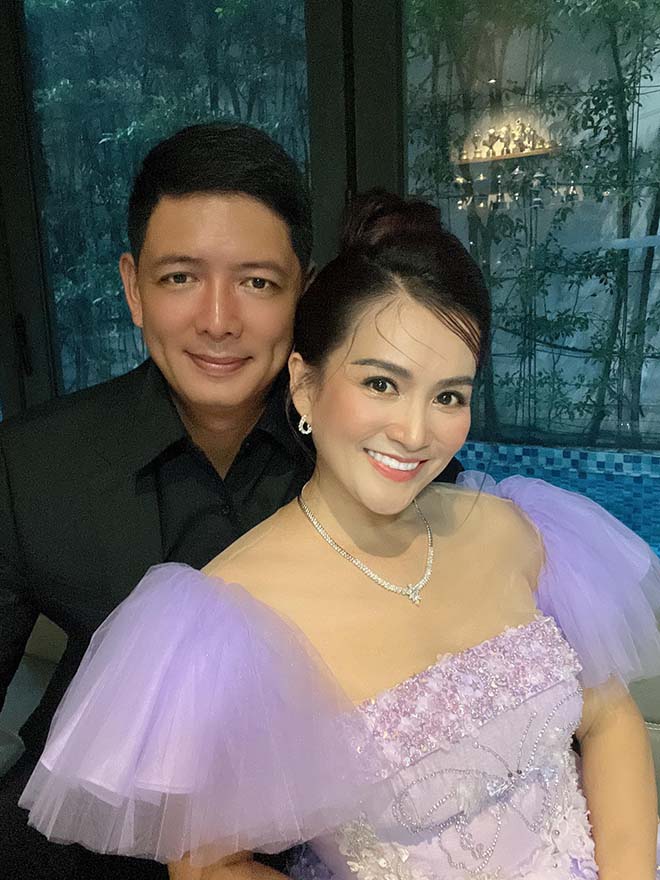 Bình Minh đăng ảnh "hẹn hò" cùng vợ.