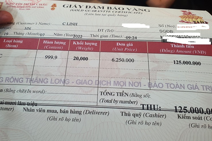 Chị Linh, trú tại Hoàn Kiếm (Hà Nội) cho biết, chỉ trong vòng vài phút, chị đã "lời ngay" 3 triệu đồng khi mua 2 lượng vàng SJC.