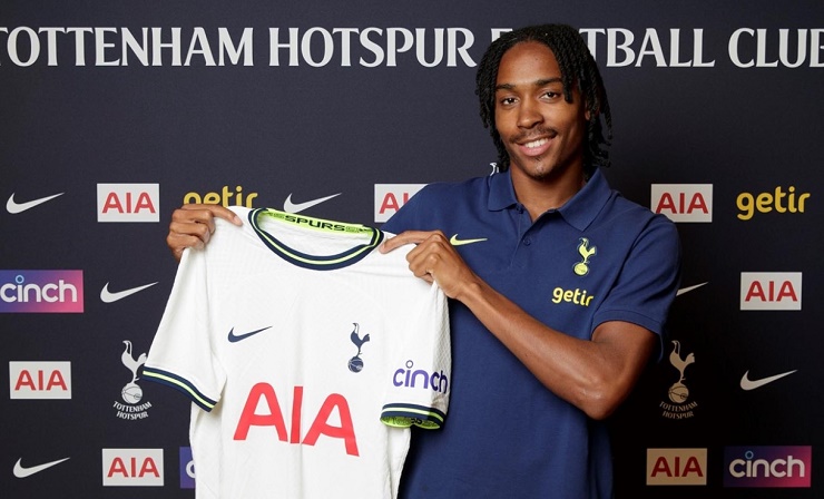 Spence là tân binh thứ 6 của Tottenham trong mùa hè này