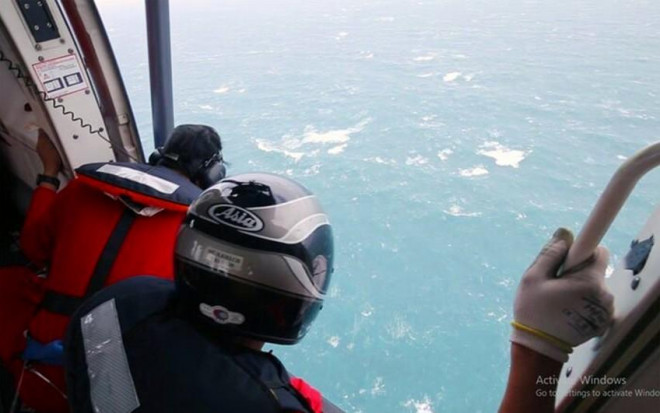 Trực thăng tìm kiếm người bị nạn tại vùng biển Phú Qúy vào tháng 12-2020. Ảnh VMS-SOUTH.
