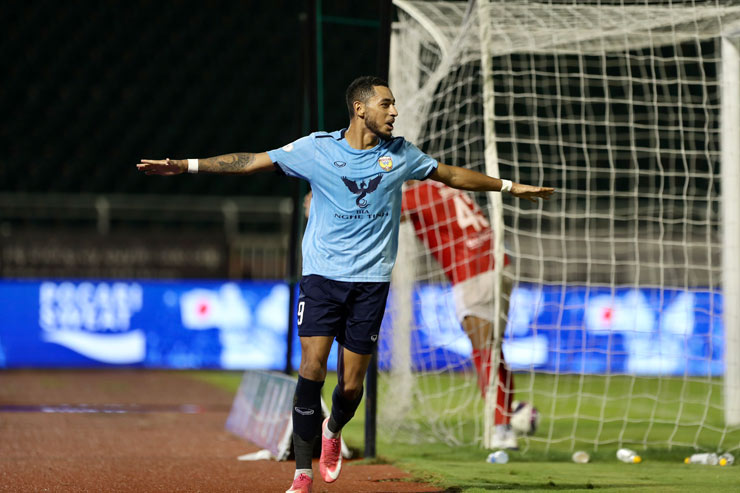 Tiền đạo mang 2 quốc tịch Brazil và Bồ Đào Nha&nbsp;Paollo Madeira Oliveira ghi bàn nâng tỷ số lên 2-0 cho Hồng Lĩnh Hà Tĩnh