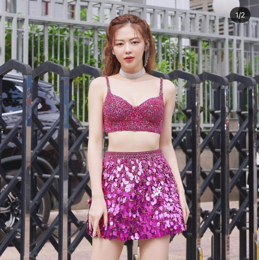Bạn gái cũ Trịnh Thăng Bình mê váy cut-out màu nổi để tôn da trắng như bông bưởi - 8