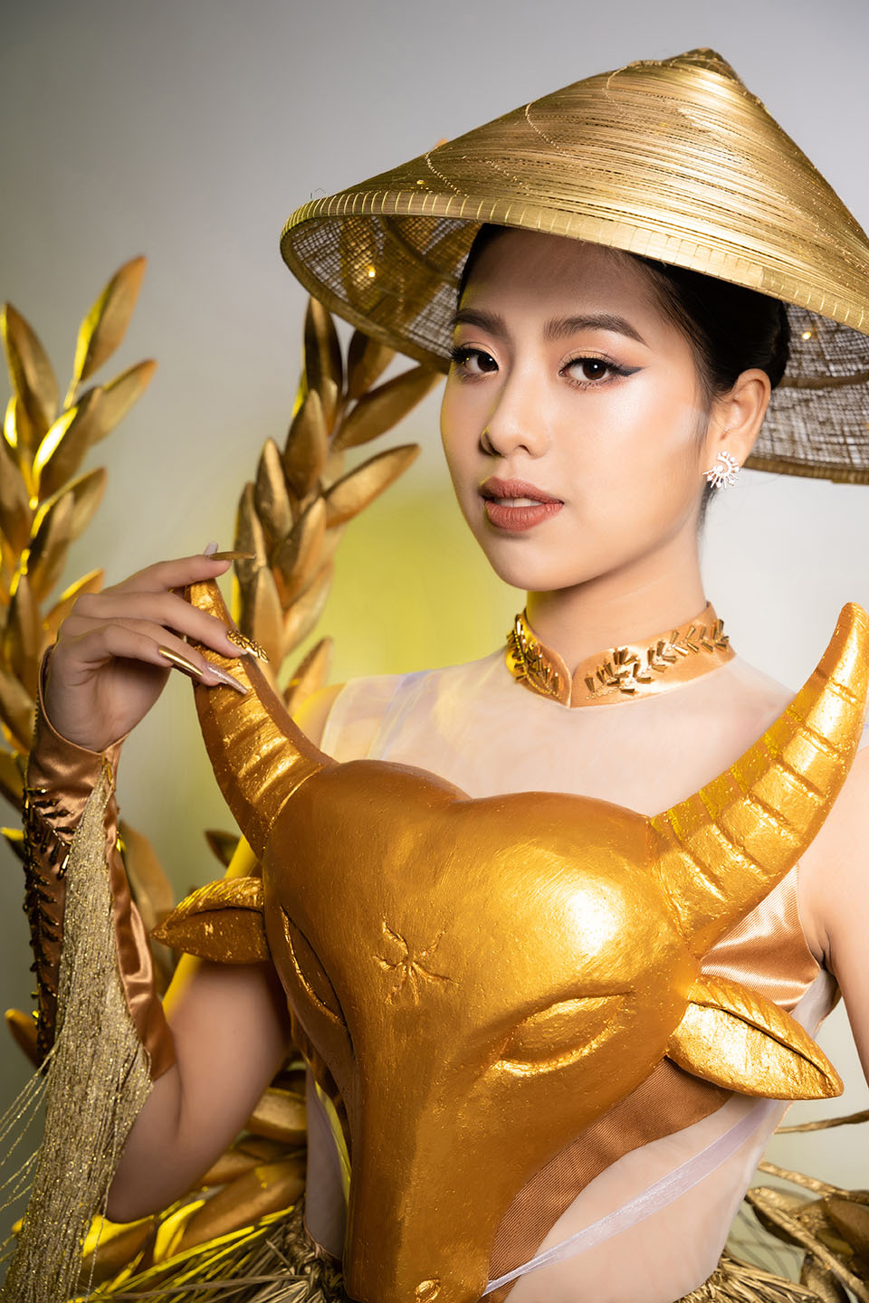 Hoa hậu Việt 16 tuổi công bố trang phục dự thi Miss Teen International 2022 - 3