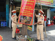 Tin tức trong ngày - CSGT Bình Thạnh treo băng rôn khắp đường về vi phạm nồng độ cồn