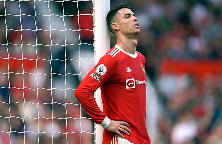 Ronaldo quyết định giảm lương để rời MU đá cúp C1!