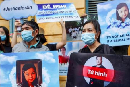 Nhiều người dân đến Tòa án TP.HCM xem phiên xử vụ bé 8 tuổi ở Bình Thạnh bị bạo hành đến chết