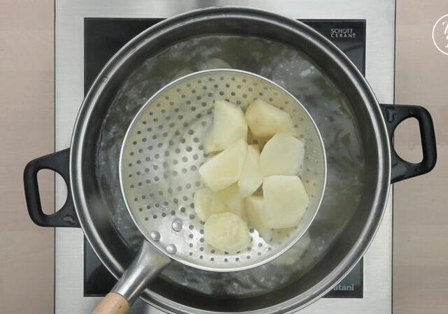 Cách làm khoai tây bọc phô mai béo ngậy ăn vô cùng ngon miệng - 2