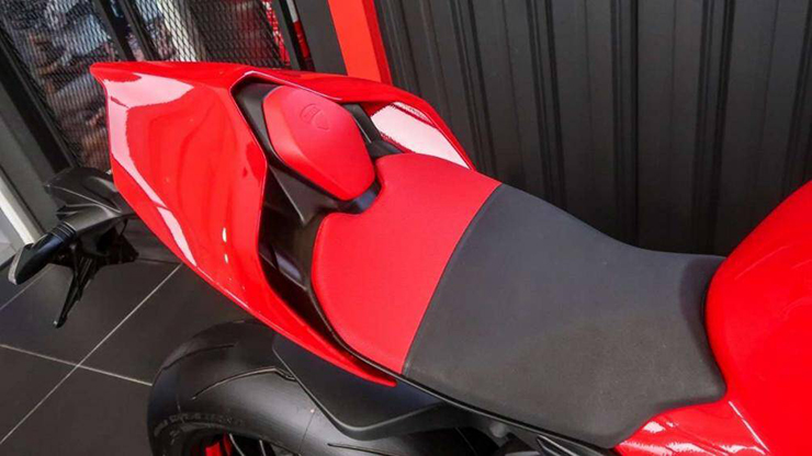 Đối với chủ sở hữu của Panigale V4, V4S và V4 SP2 2022, bộ phần mềm có thể được cập nhật thông qua một cuộc hẹn dịch vụ tại trung tâm bảo hành Ducati Malaysia
