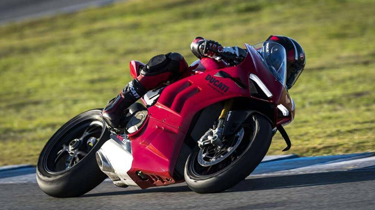 Bản cập nhật bộ thiết bị điện tử đưa Panigale V4 gần giống nguyên mẫu Ducati Corse đã tham gia giải đua siêu mô tô thế giới (WSBK)
