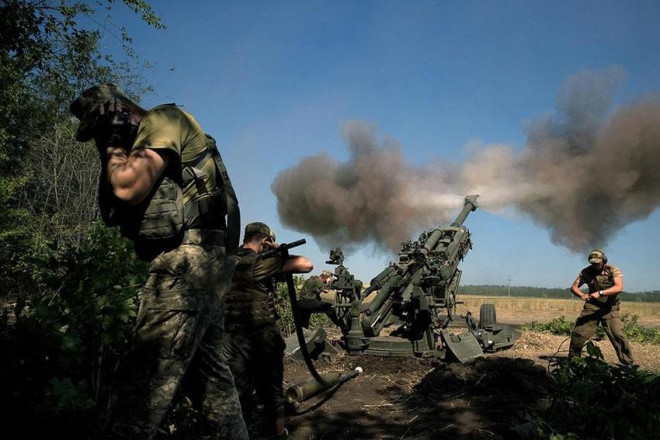 Lực lượng pháo binh tấn công các điểm đóng quân của Nga tại khu vực Donetsk thuộc vùng Donbass phía đông ngày 18-7. Ảnh: THE NEW YORK TIMES