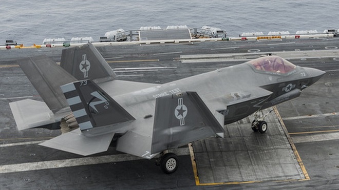 Khác với F-35, FC-31 được trang bị hai động cơ.